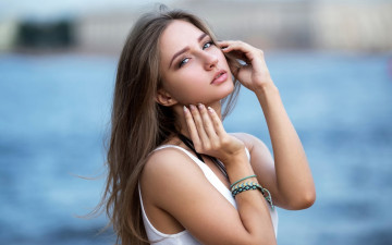 Картинка девушки -unsort+ брюнетки +шатенки маникюр браслеты майка