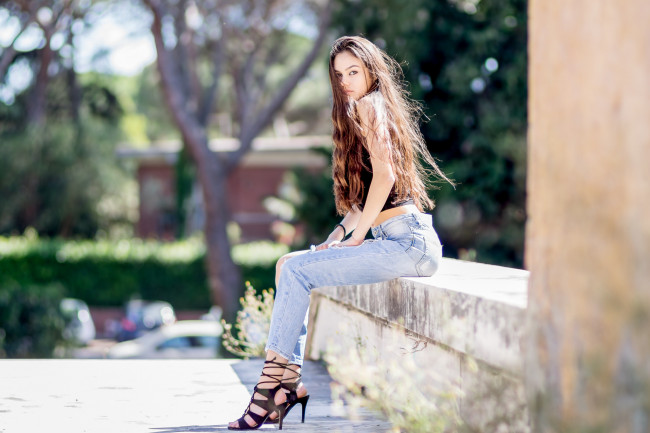 Обои картинки фото девушки, -unsort , брюнетки,  шатенки, взгляд, лицо