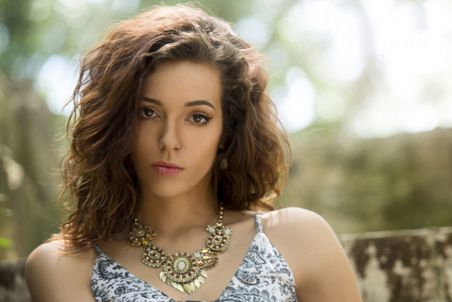 Обои картинки фото девушки, -unsort , брюнетки,  шатенки, взгляд, лицо