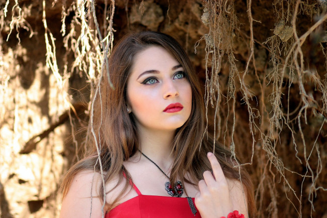 Обои картинки фото девушки, -unsort , лица,  портреты, портрет, симпатичная, прическа, макияж, девушка, украшения