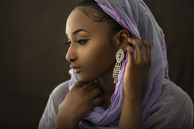 Обои картинки фото девушки, -unsort , темнокожие, взгляд, лицо