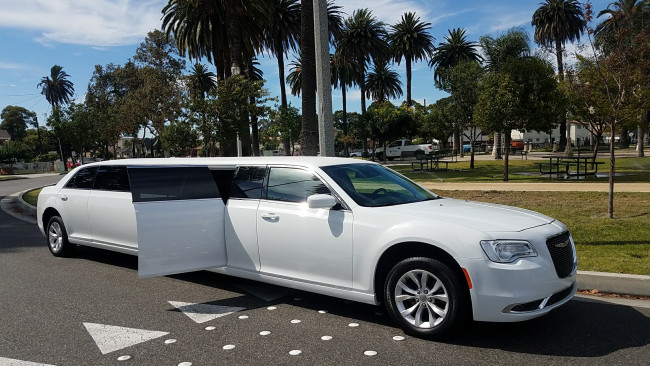 Обои картинки фото chrysler 300 limousine 2016, автомобили, выставки и уличные фото, chrysler, 300, limousine, 2016