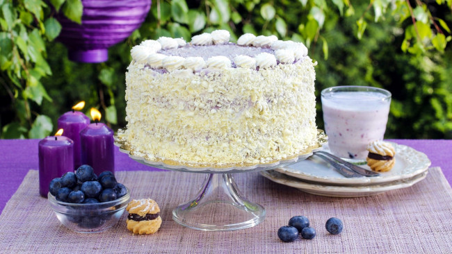 Обои картинки фото еда, торты, черника, свечи, торт, праздник