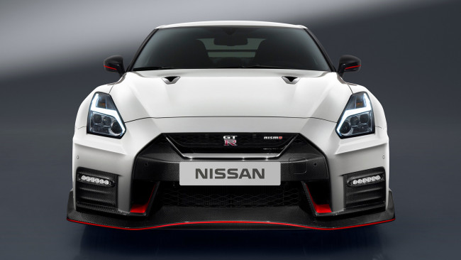 Обои картинки фото nissan gt-r nismo white 2017, автомобили, nissan, datsun, 2017, white, nismo, gt-r