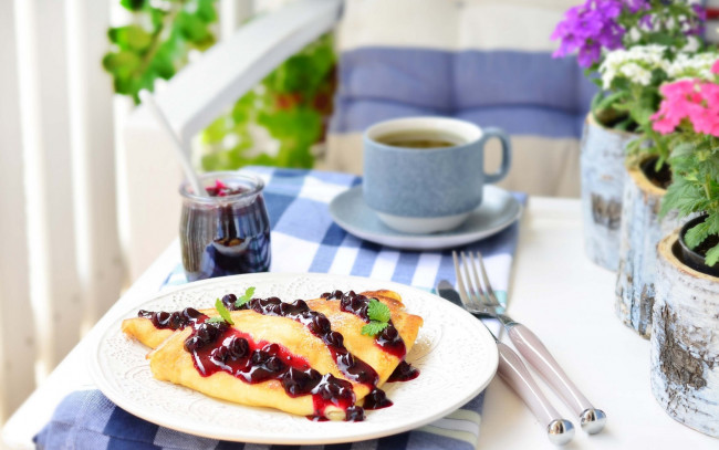 Обои картинки фото еда, блины,  оладьи, вишни, варенье, десерт