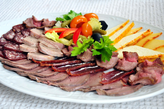 Обои картинки фото еда, колбасные изделия, ассорти, нарезка