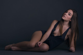 Картинка девушки -+брюнетки +шатенки девушка модель стройная сексуальная причёска флирт шатенка красотка поза взгляд макияж