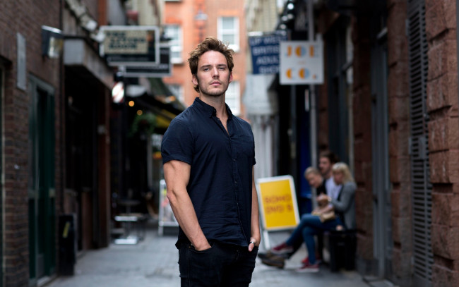 Обои картинки фото мужчины, sam claflin, поза