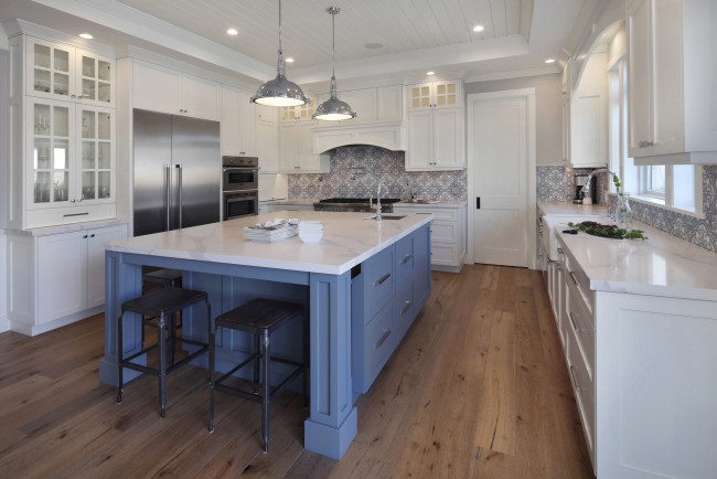 Обои картинки фото интерьер, кухня, шкафчики, стол, лампы