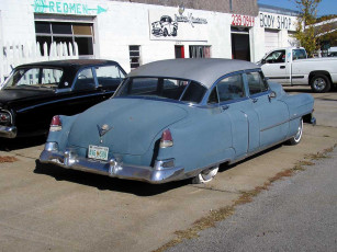 Картинка cadillac автомобили выставки уличные фото