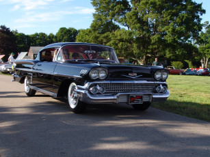 Картинка автомобили выставки уличные фото