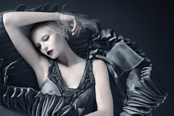 Картинка -Unsort+Креатив девушки unsort креатив платье блондинка руки