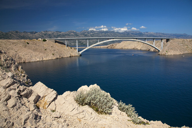 Обои картинки фото природа, побережье, скалы, мост, лодки