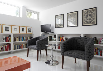 Картинка интерьер гостиная мебель картины белый цвет