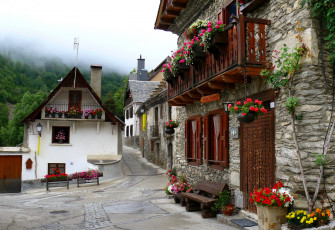 Картинка испания каталония наут аран города улицы площади набережные улица дома