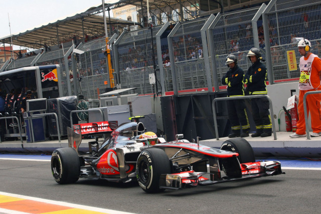 Обои картинки фото формула, спорт, трасса, гонка, болид