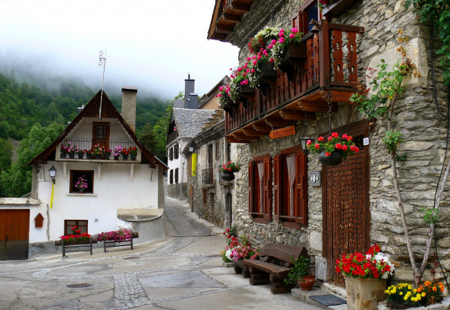 Обои картинки фото испания, каталония, наут, аран, города, улицы, площади, набережные, улица, дома