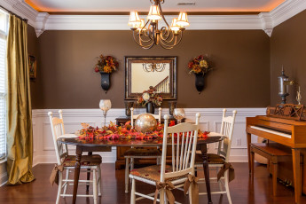 Картинка интерьер столовая стол стулья декор