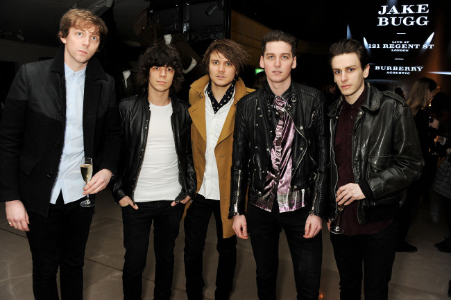 Обои картинки фото one night only, музыка, - другое, шампанское, группа, one, night, only, бокалы