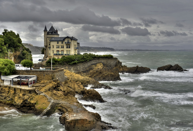 Обои картинки фото франция аквитания биарриц, города, - пейзажи, аквитания, франция, парк, побережье, здания, биарриц, море