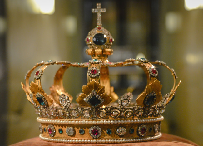 Обои картинки фото разное, украшения,  аксессуары,  веера, корона