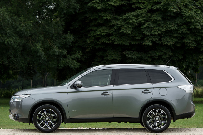 Обои картинки фото автомобили, mitsubishi, outlander, uk-spec, 2014г, темный