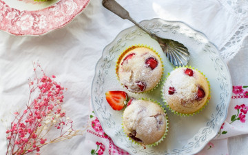 Картинка еда пирожные +кексы +печенье клубничные кексы