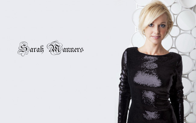 Обои картинки фото девушки, sarah manners, блестки, улыбка, актриса, блондинка, сара, мэннерс