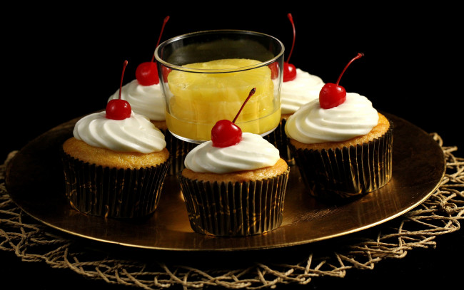 Обои картинки фото еда, пирожные,  кексы,  печенье, компот, вишни, ананас, кексы