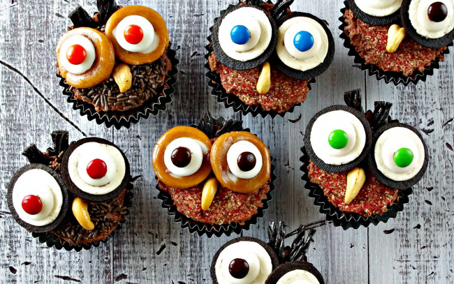 Обои картинки фото еда, пирожные,  кексы,  печенье, совы, кексы, смешные