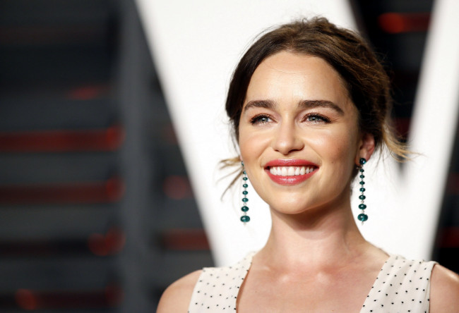 Обои картинки фото девушки, emilia clarke, улыбка
