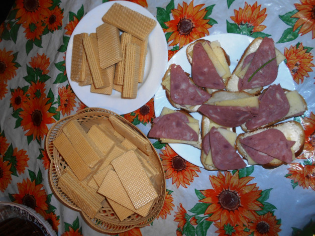 Обои картинки фото еда, бутерброды,  гамбургеры,  канапе, печенье, вафли, сыр, хлеб, колбаса