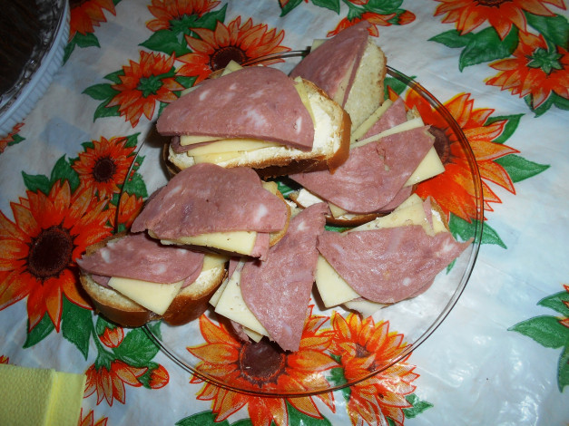 Обои картинки фото еда, бутерброды,  гамбургеры,  канапе, сыр, хлеб, колбаса