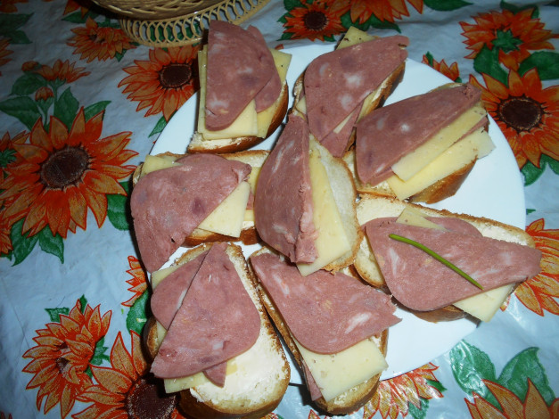 Обои картинки фото еда, бутерброды,  гамбургеры,  канапе, сыр, хлеб, колбаса