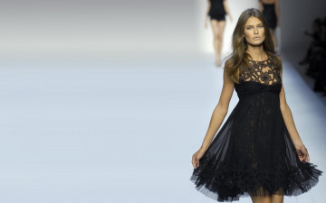 Картинка девушки bianca+balti подиум платье модель