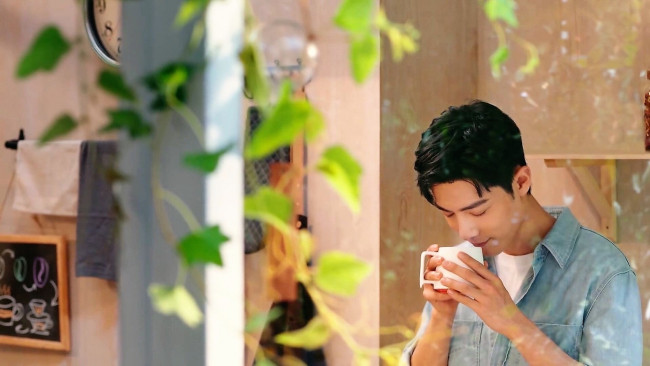 Обои картинки фото мужчины, xiao zhan, актер, чашка