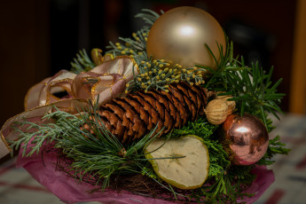 Картинка праздничные украшения ветка