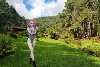 Картинка девушки -+рыжеволосые+и+разноцветные разноцветные волосы купальник тату