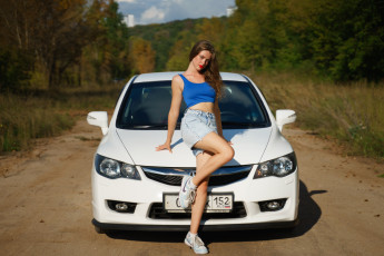 Картинка девушка+и+авто автомобили -авто+с+девушками девушка женщина шатенка темноволосая сексуальная модель звезда позирует разная обувь верхняя стильная одежда нижнее эротическое бельё трусы лифчик колготки чулки аксессуары макияж и множество элементов на фотографии