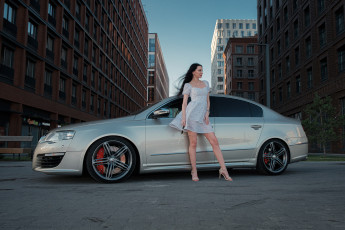 обоя девушка и авто, автомобили, -авто с девушками, девушка, женщина, брюнетка, темноволосая, сексуальная, модель, звезда, позирует, разная, обувь, верхняя, стильная, одежда, нижнее, эротическое, бельё, трусы, лифчик, колготки, чулки, аксессуары, макияж, и, множество, элементов, на, фотографии