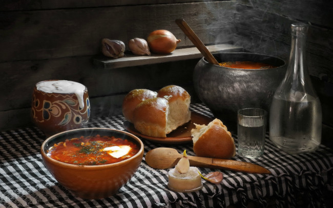 Обои картинки фото еда, первые блюда, пампушки, борщ, чеснок, сметана