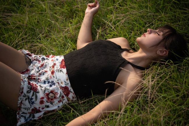 Обои картинки фото азиатская красота, девушки, - азиатки, девушка, женщина, брюнетка, темноволосая, сексуальная, модель, звезда, позирует, разная, обувь, верхняя, стильная, одежда, нижнее, эротическое, бельё, трусы, лифчик, колготки, чулки, аксессуары, макияж, и, множество, элементов, на, фотографии