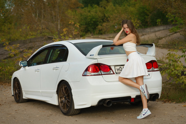 Обои картинки фото девушка и авто, автомобили, -авто с девушками, девушка, женщина, шатенка, темноволосая, сексуальная, модель, звезда, позирует, разная, обувь, верхняя, стильная, одежда, нижнее, эротическое, бельё, трусы, лифчик, колготки, чулки, аксессуары, макияж, и, множество, элементов, на, фотографии