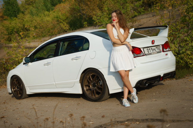 Обои картинки фото девушка и авто, автомобили, -авто с девушками, девушка, женщина, шатенка, темноволосая, сексуальная, модель, звезда, позирует, разная, обувь, верхняя, стильная, одежда, нижнее, эротическое, бельё, трусы, лифчик, колготки, чулки, аксессуары, макияж, и, множество, элементов, на, фотографии