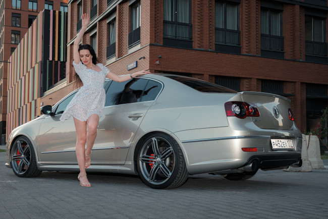 Обои картинки фото девушка и авто, автомобили, -авто с девушками, девушка, женщина, брюнетка, темноволосая, сексуальная, модель, звезда, позирует, разная, обувь, верхняя, стильная, одежда, нижнее, эротическое, бельё, трусы, лифчик, колготки, чулки, аксессуары, макияж, и, множество, элементов, на, фотографии