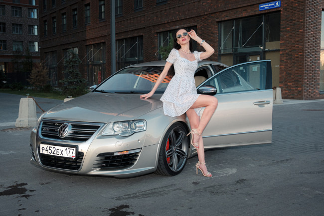 Обои картинки фото девушка и авто, автомобили, -авто с девушками, девушка, женщина, брюнетка, темноволосая, сексуальная, модель, звезда, позирует, разная, обувь, верхняя, стильная, одежда, нижнее, эротическое, бельё, трусы, лифчик, колготки, чулки, аксессуары, макияж, и, множество, элементов, на, фотографии