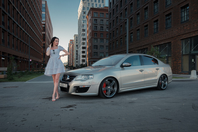 Обои картинки фото девушка и авто, автомобили, -авто с девушками, девушка, женщина, брюнетка, темноволосая, сексуальная, модель, звезда, позирует, разная, обувь, верхняя, стильная, одежда, нижнее, эротическое, бельё, трусы, лифчик, колготки, чулки, аксессуары, макияж, и, множество, элементов, на, фотографии