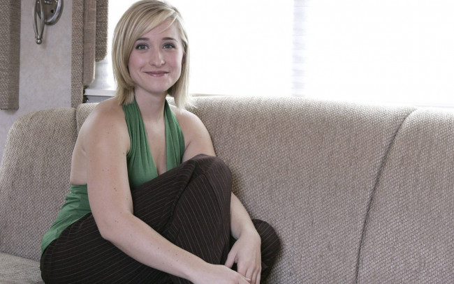 Обои картинки фото Allison Mack, девушки, , , улыбка, блондинка