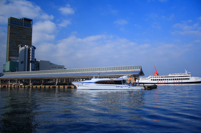 Обои картинки фото корабли, катера, вода, облака