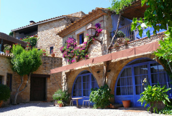 Картинка испания каталония форальяк города здания дома цветы дом